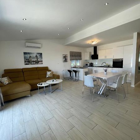 Apartman Mili Baska Voda Bagian luar foto
