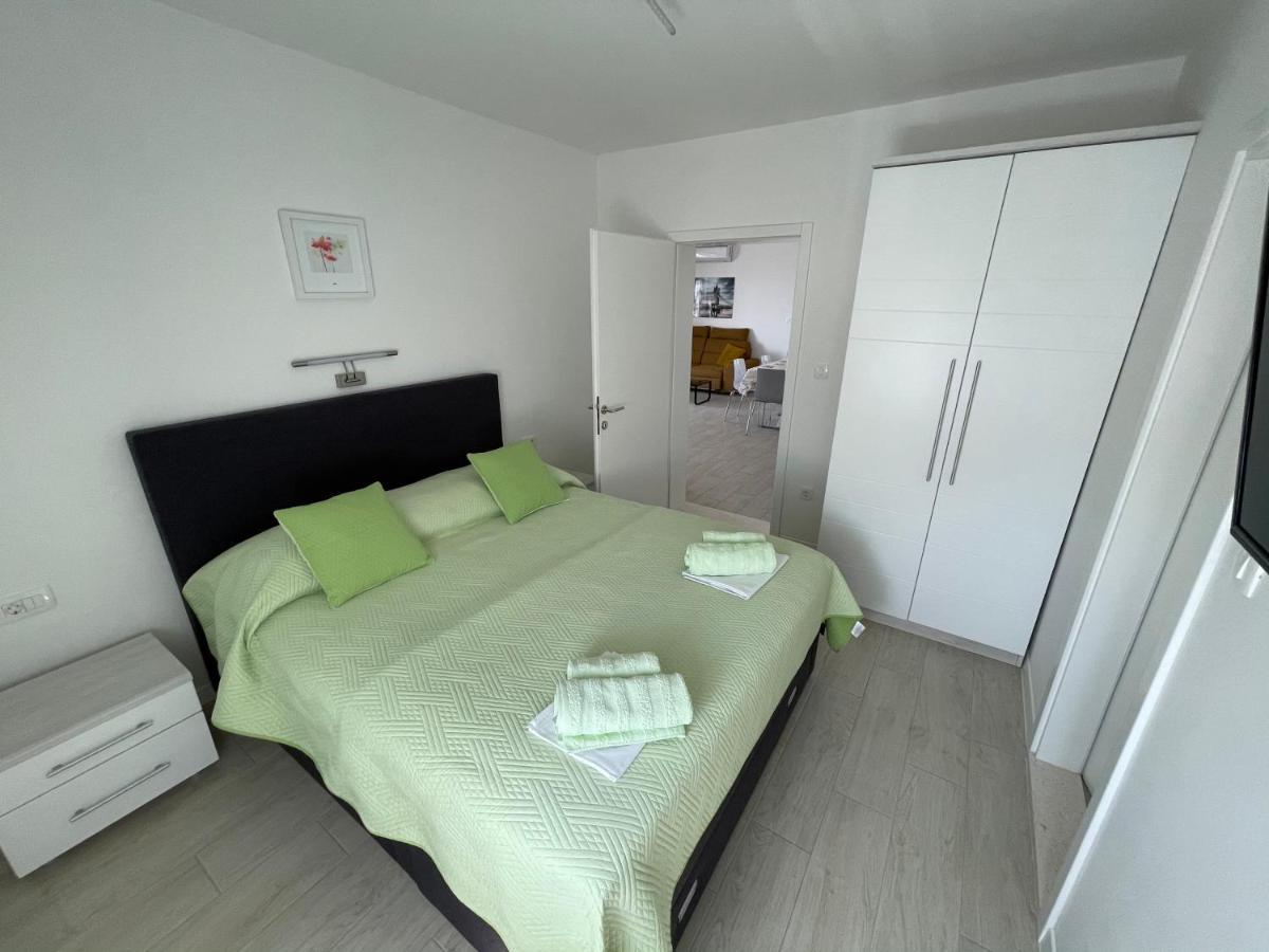 Apartman Mili Baska Voda Bagian luar foto