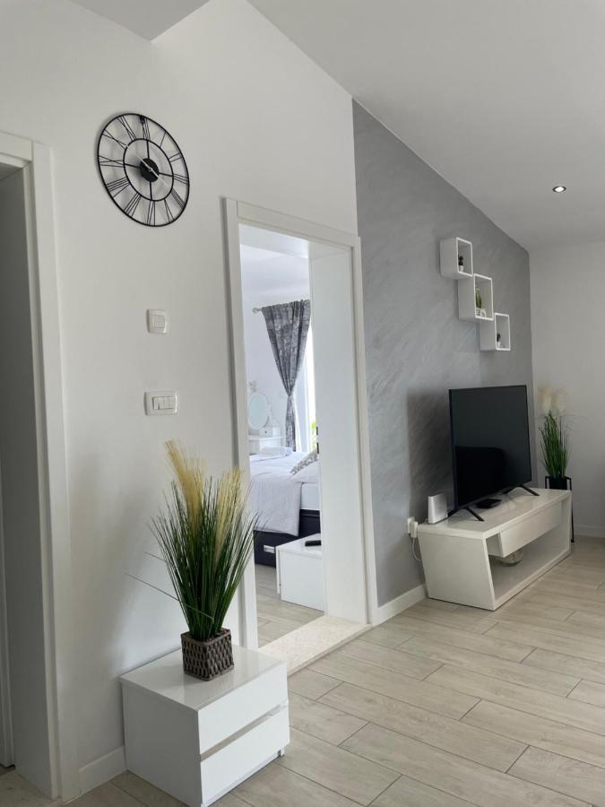 Apartman Mili Baska Voda Bagian luar foto