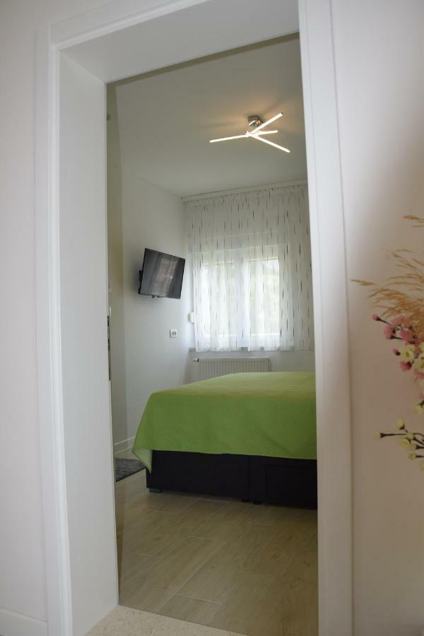Apartman Mili Baska Voda Bagian luar foto