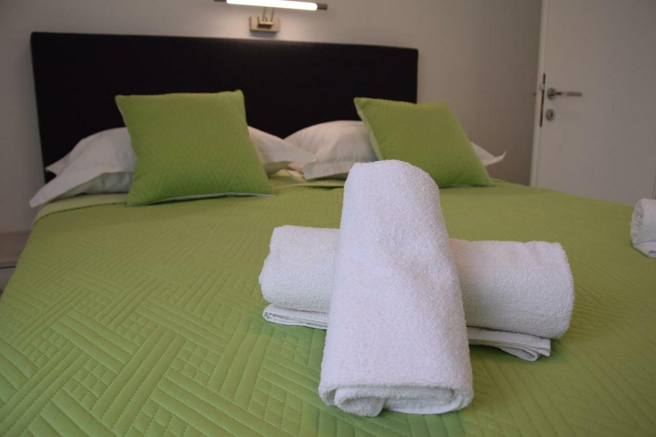 Apartman Mili Baska Voda Bagian luar foto